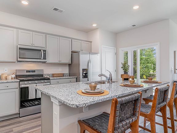 3rd image of 133 Homestead Way