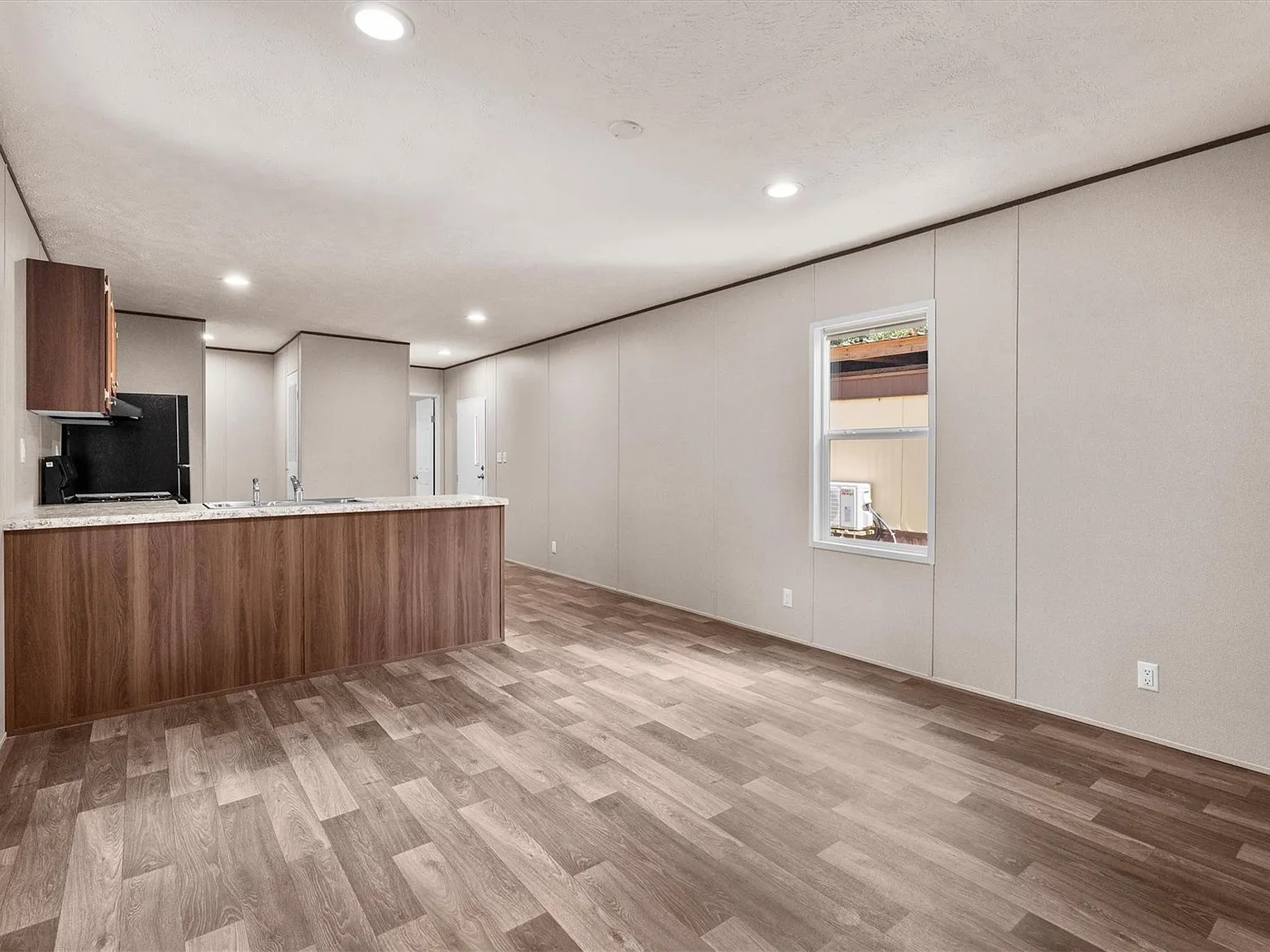 3 bed, 2.0 bath, 869 sqft, $1,300 — Photo 1