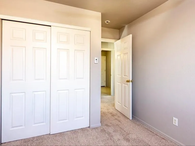 694 Bayberry Ct — Photo 9