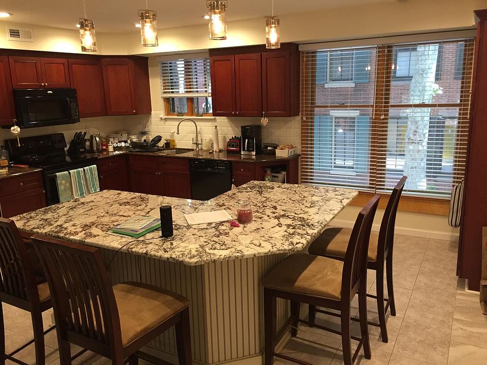 Open kitchen with new disposal (2021) and new dishwasher (bosch 500 series) (2022)