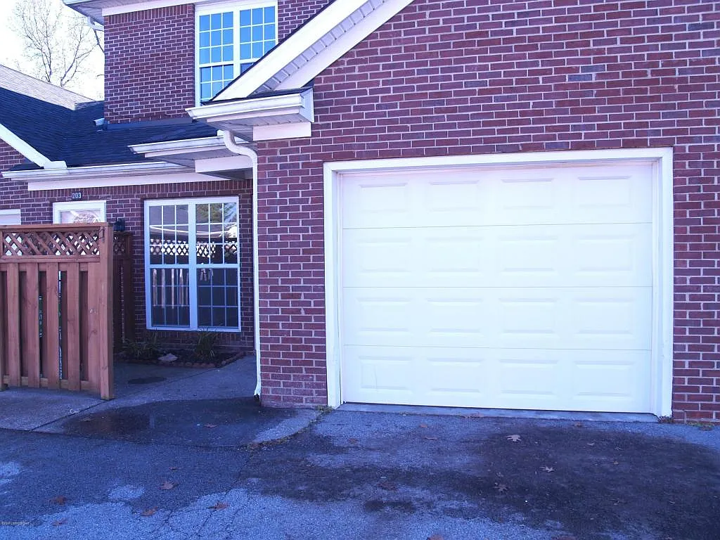 10500 Vining Pl APT 103 photo 1