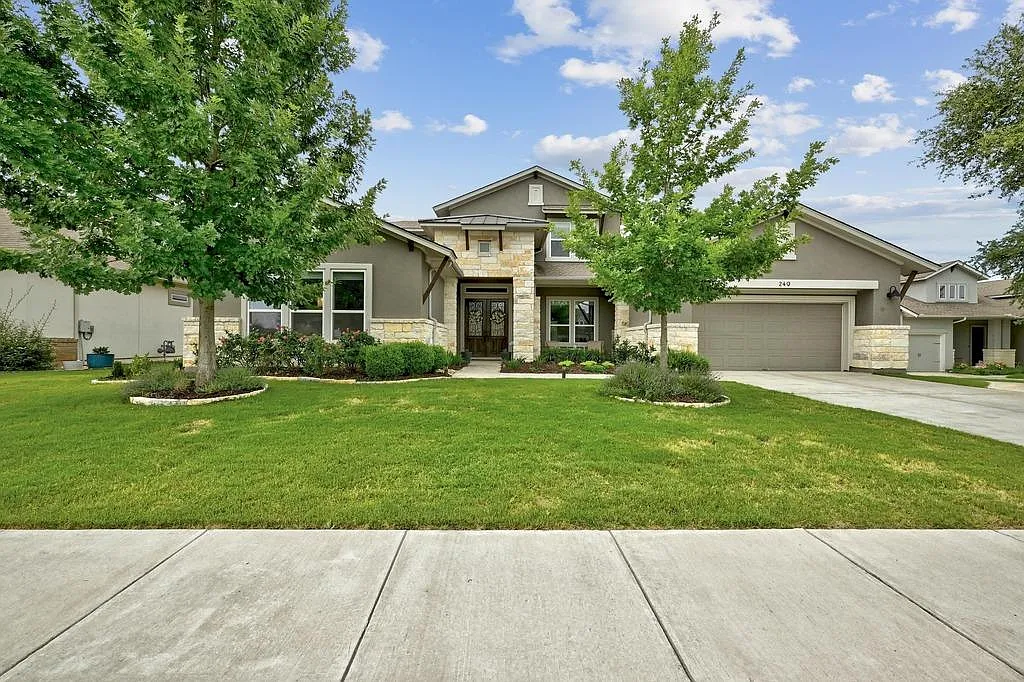 4 bed, 4.5 bath, 4144 sqft, $5,000 — Photo 2