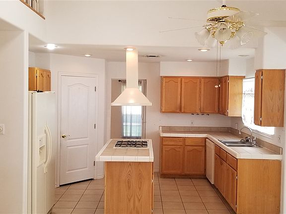 4th image of 314 Emerald Lake Dr