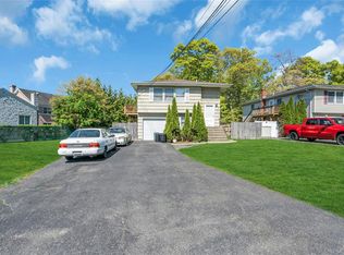 106 Summit Dr, Smithtown, NY 11787