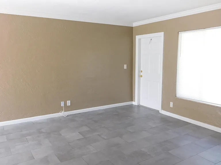 1511 SW 63rd Ave — Photo 4