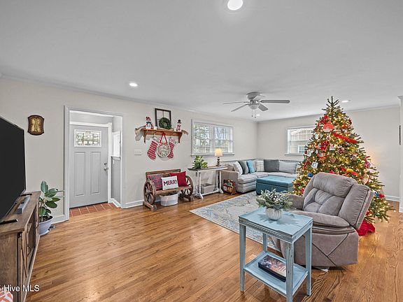 3rd image of 206 Pamlico Drive