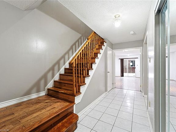 5th image of 128 Toba Cres