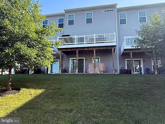 2nd image of 327 Pin Oak Ln