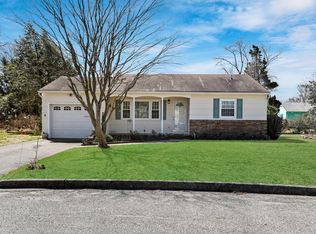 8 Waldwick Ct, Toms River, NJ 08757