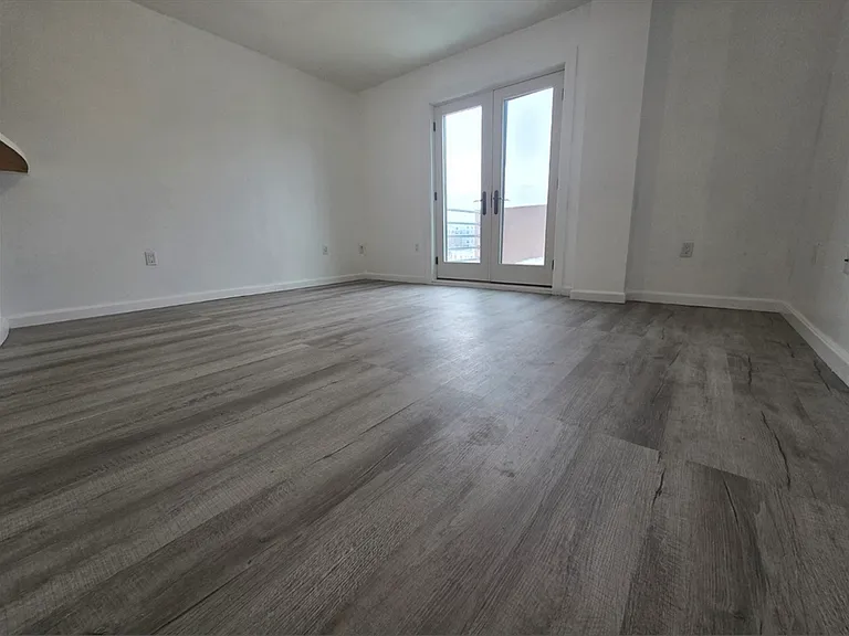 165 Cottage St #706 — Photo 3