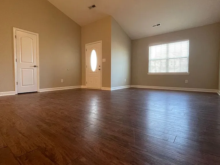 308 Sinclair Ln — Photo 6