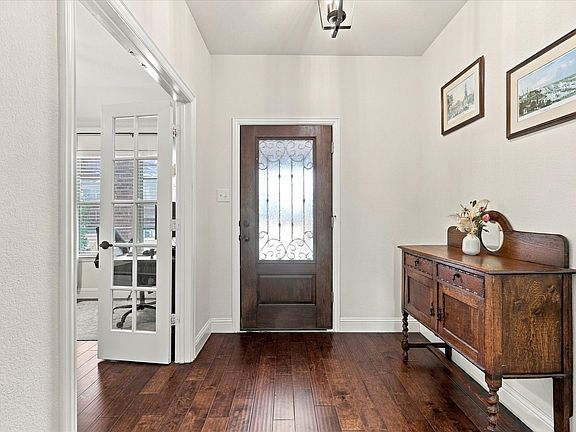 2nd image of 1733 Ridge Creek Ln