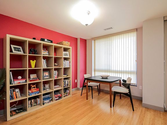 Eat overlooking treetops!