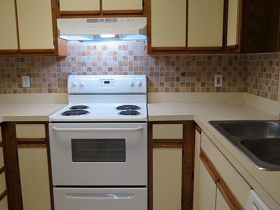4th image of 1427 Live Oak Dr