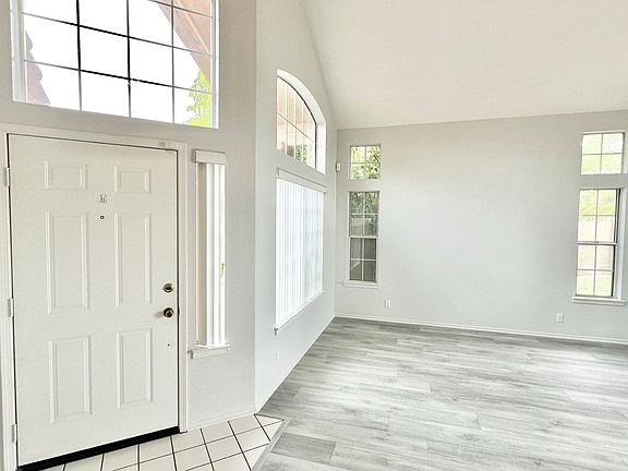 4th image of 1043 Carryll Park Ct