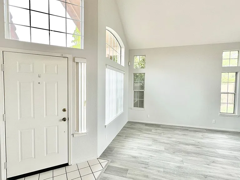 1043 Carryll Park Ct — Photo 4