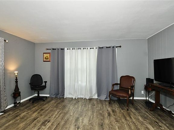 4th image of 3021 W Midvale Dr