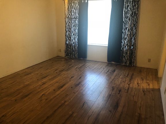 5th image of 393 Raymond Dr