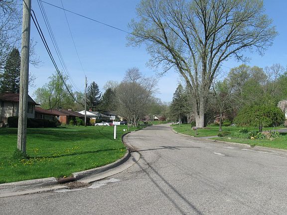5th image of 3076 Moraine Dr