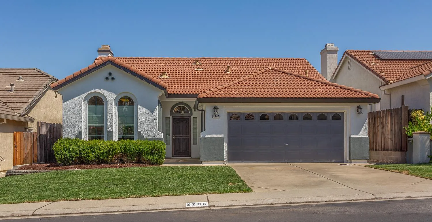 2205 Misty Hollow Dr photo 1