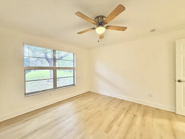 2869 Thistle Ct N — Photo 33