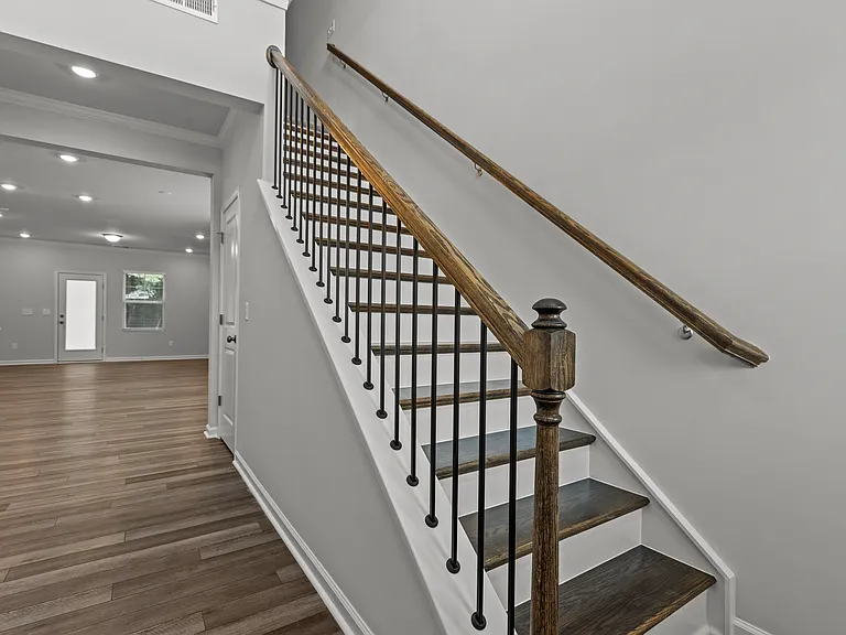 5860 Woodlawn Dr — Photo 29