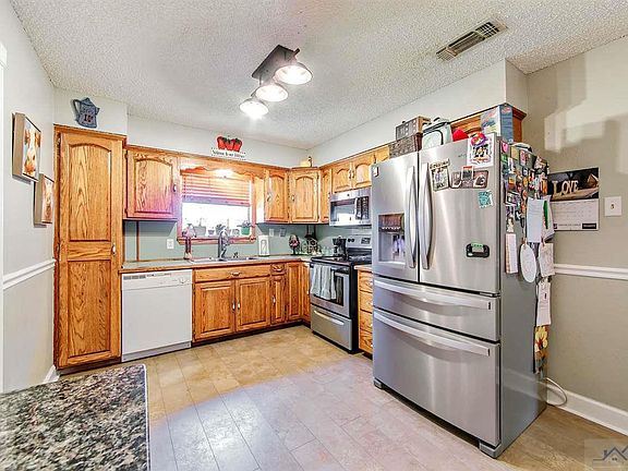 5th image of 300 Cypress Village Dr