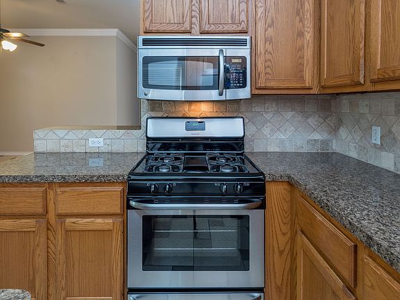 5th image of 1714 Laura Ln