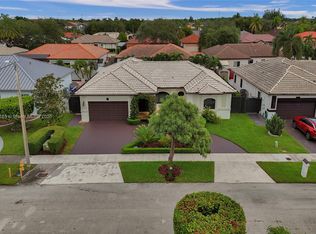 8843 NW 176th St, Hialeah, FL 33018