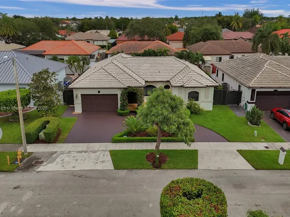 8843 NW 176th St, Hialeah, FL 33018