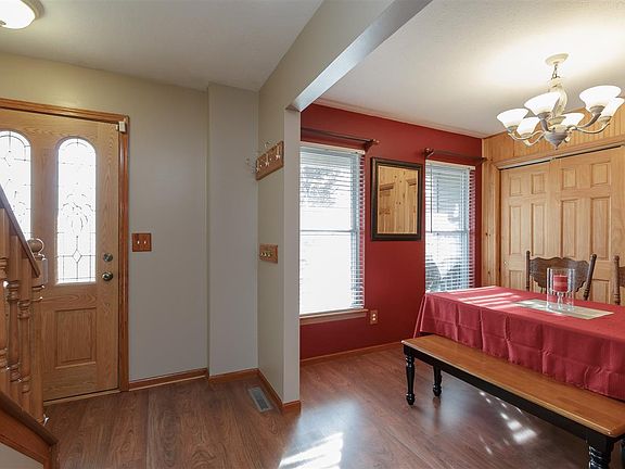 3rd image of 10221 Rosewood Ct