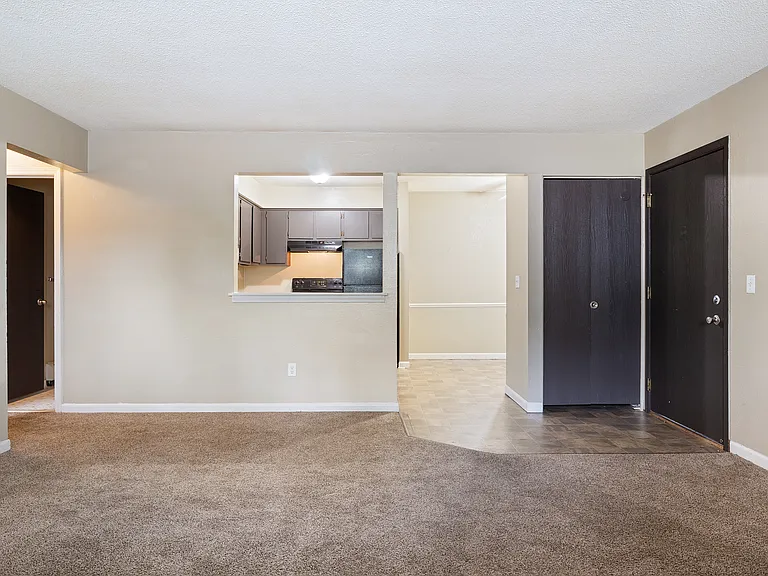 Sunnydale Estates Apartments — Photo 14
