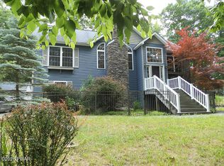 110 Stafford Ct, Milford, PA 18337