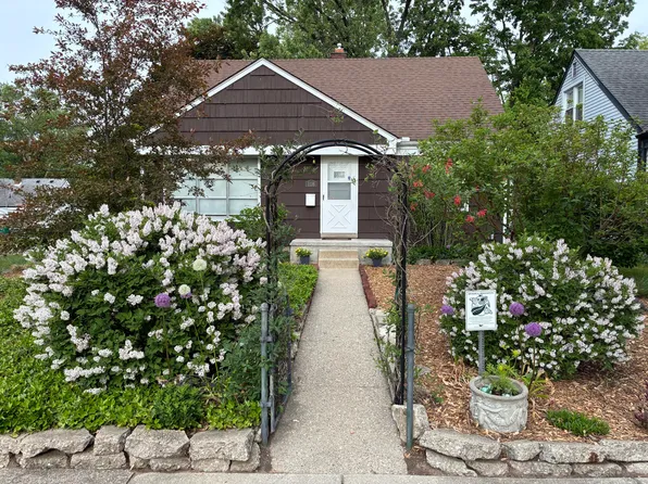1136 Lester Ave, Ypsilanti, MI 48198