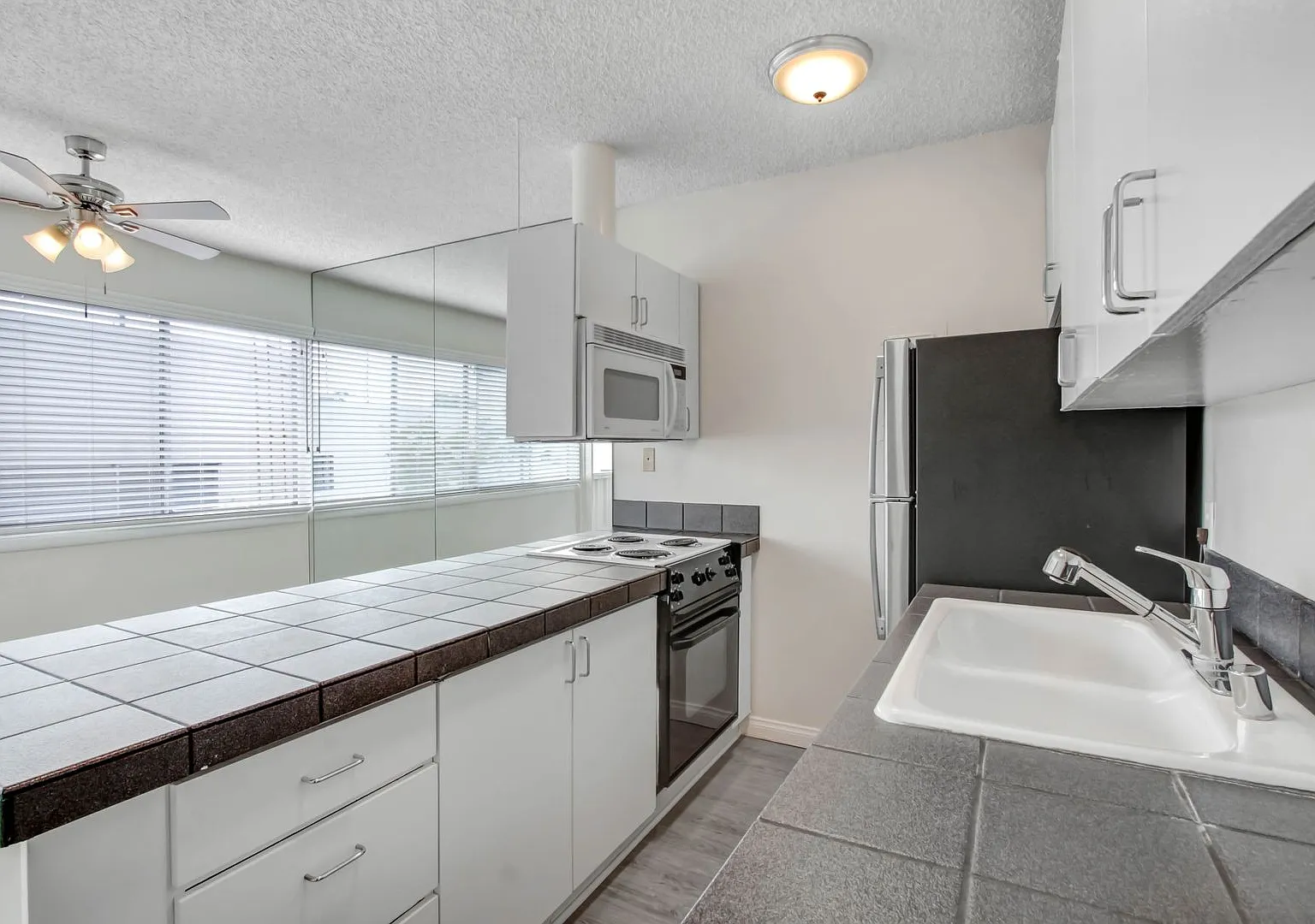 1002 12th St in Santa Monica - North of Wilshire Blvd! — Photo 4