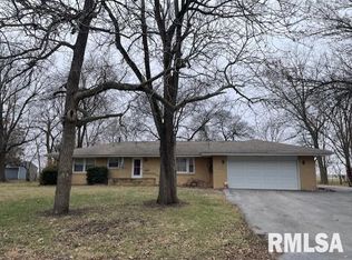 207 N West St, Stonington, IL 62567