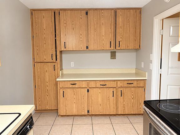 4th image of 1152 WATERVIEW BOULEVARD W