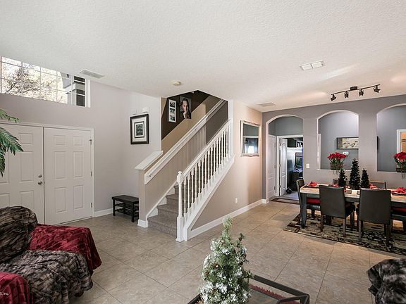 5th image of 121 Thornloe Dr