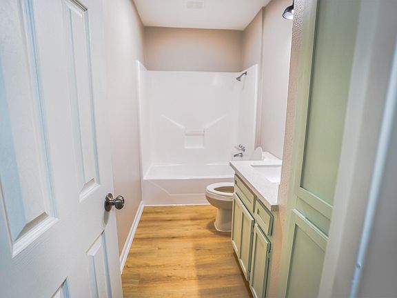 5th image of 1007 Sycamore St