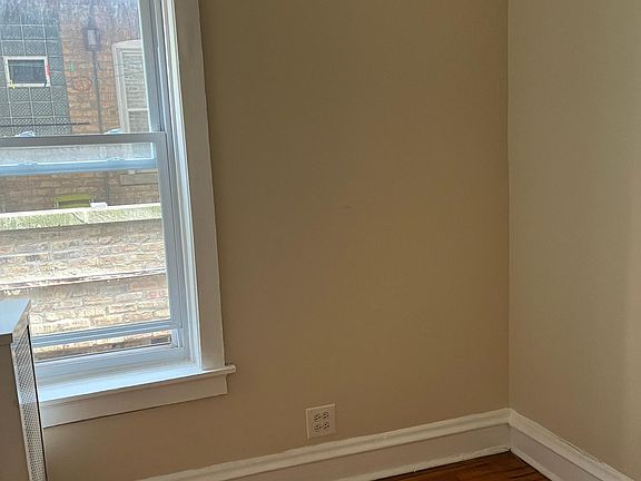 4th image of 931 Hinman Ave APT 2