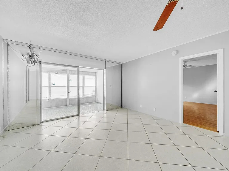 1035 Country Club Dr #407 — Photo 9