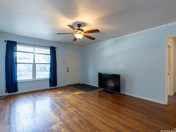 5th image of 255 NASSAU DR