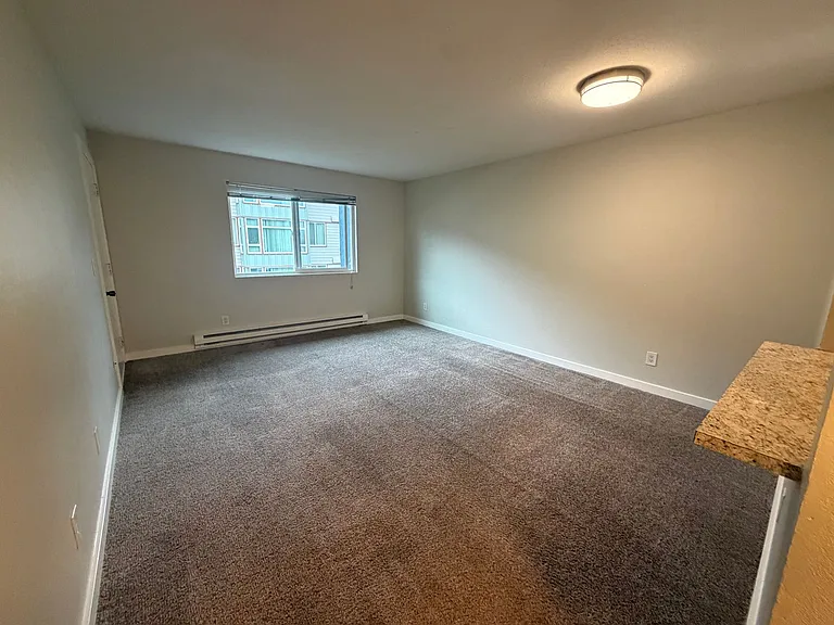 Carlynn Apartments — Photo 17