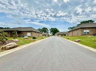 Foxfield Place, Florence, AL 35630