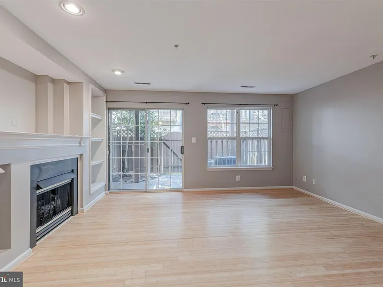 5140 Donovan Dr — Photo 30