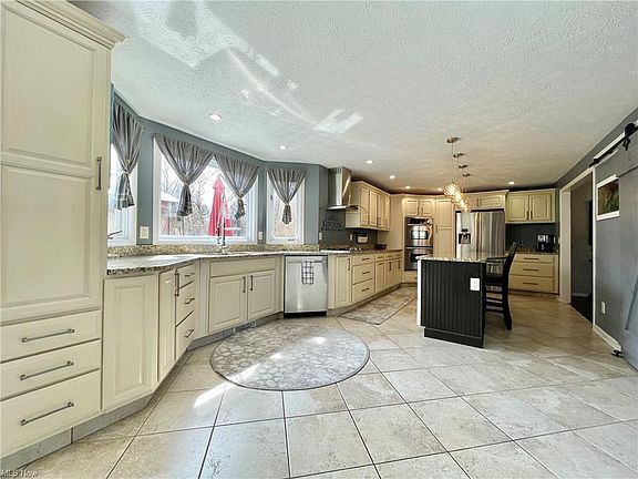 5th image of 514 Republic Dr