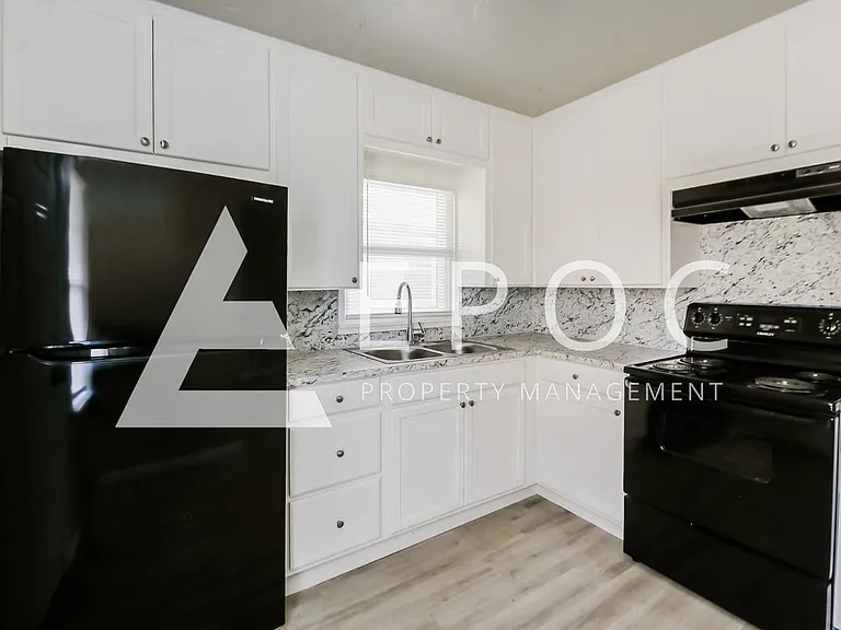 104 Pine Ave — Photo 14