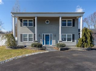 6 Lowell Rd, Manalapan, NJ 07726