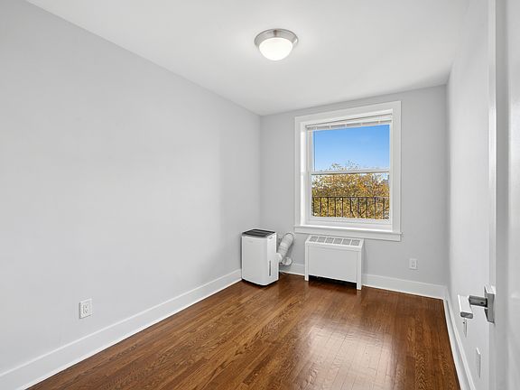 4th image of 20-12 Seagirt Blvd #2A