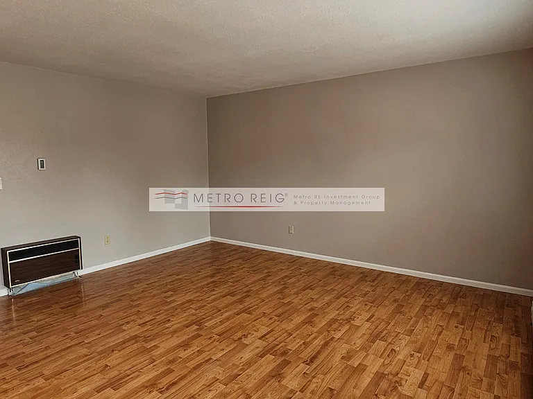 890 Lilac St — Photo 3